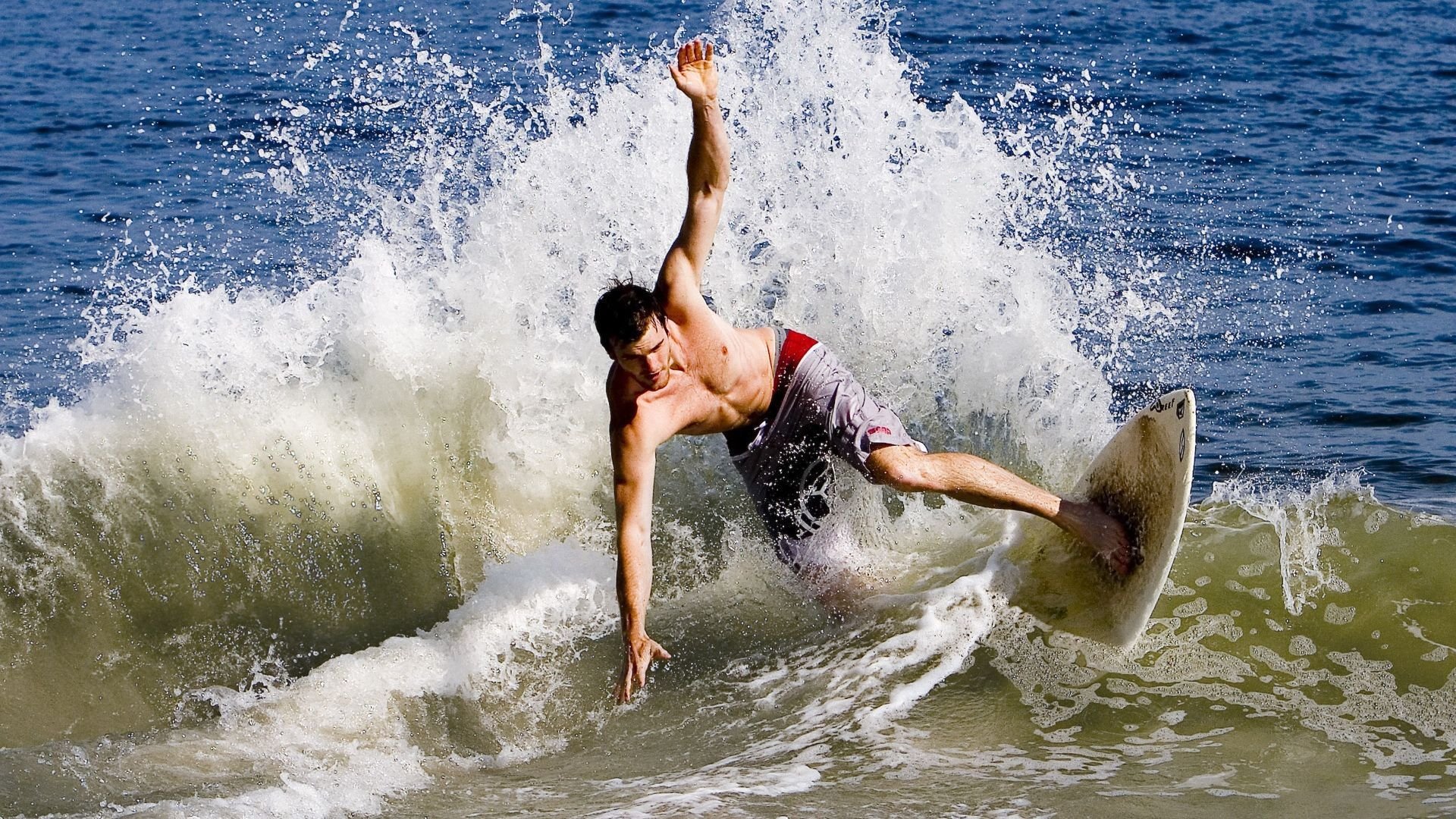 AYX官网-历史荣光：自由投、篮板、盖帽的传奇瞬间